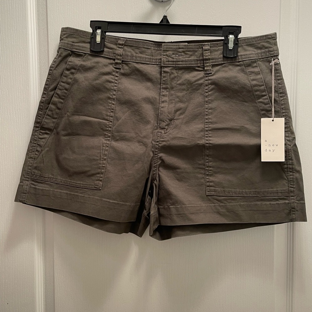 a new day Women's Cargo Shorts in Gray
